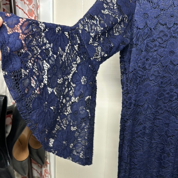 Olivia Matthews Blue Sheath Dress with Bell Sleeves and Lace - Picture 3 of 9